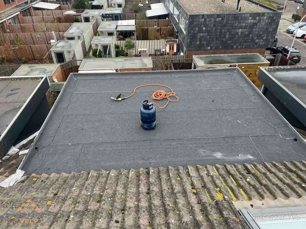 Dakreparatie plat dak met bitumen in Velp