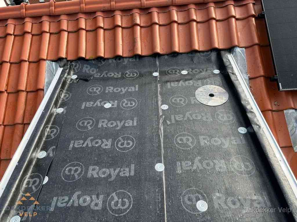 Nieuw dak met dakpannen en Royal onderlaag bij woning in Velp