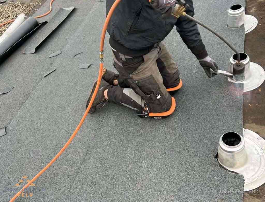 Gereedschap op nieuw plat dak na renovatie in Velp